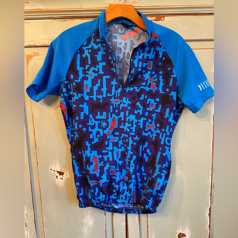 Like New Descente Blue Red and Black Short Sleeve Woman’s  Biking Shirt